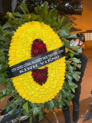 vòng hoa đám ma 