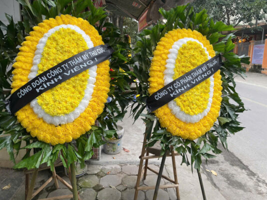 vòng hoa viếng người mất