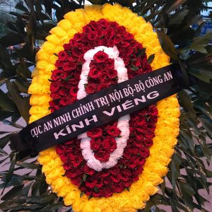 vòng hoa đưa tiễn