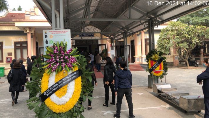 Vòng hoa tang lễ thanh trì