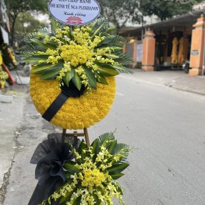 Đặt vòng hoa nhà tang lễ Hà Đông