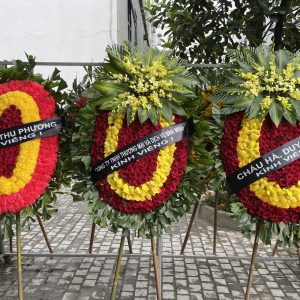 vòng hoa tang lễ Việt Xô